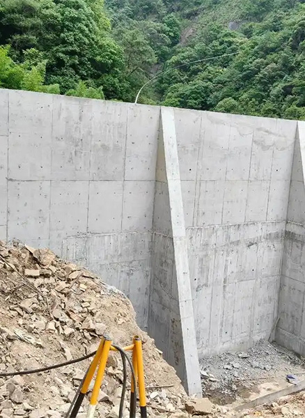 朔州怀仁重力式挡土墙